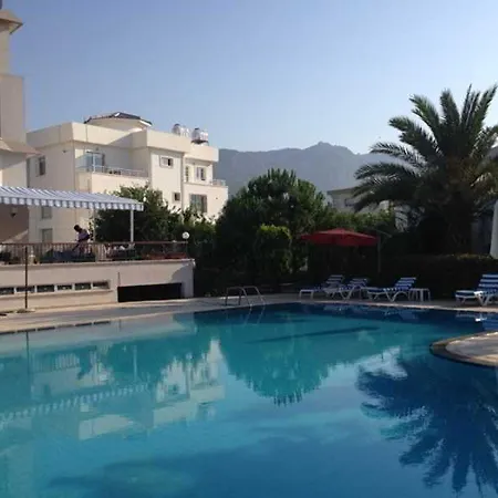 The & Ξενοδοχείο