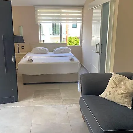 Hotel The & 2*