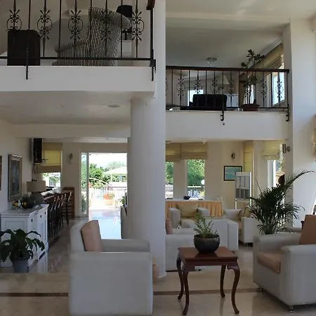 The & فندق Agios Georgios (Kyrenia)