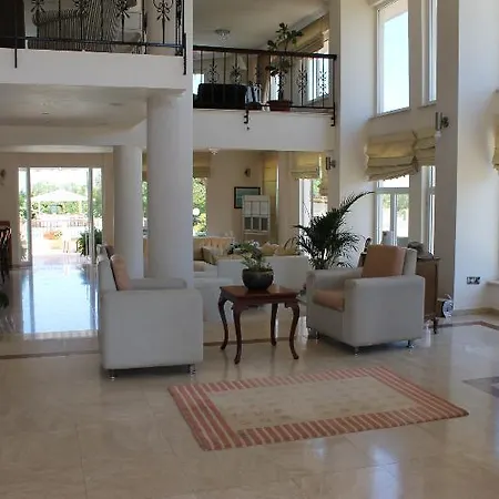 The & فندق Agios Georgios (Kyrenia)