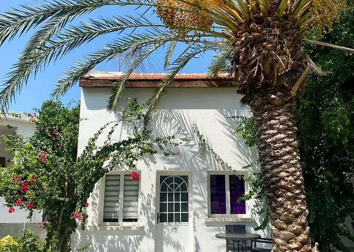 The & 2* Agios Georgios (Kyrenia)