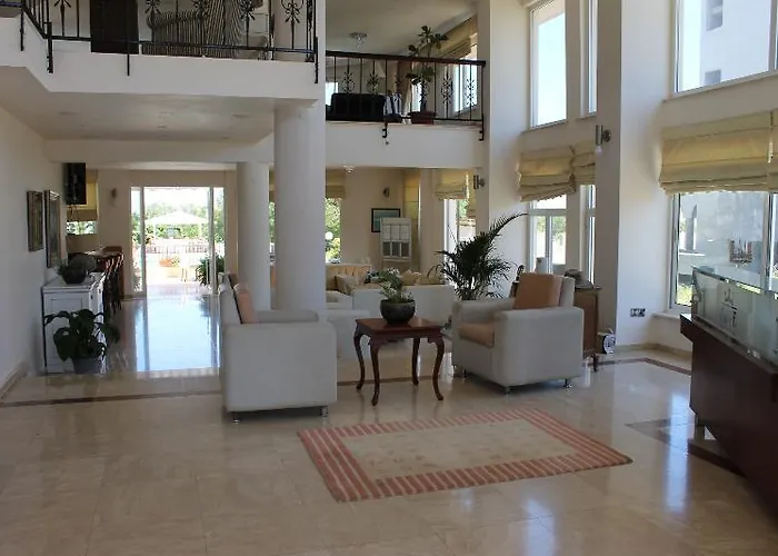 The & 호텔 Agios Georgios (Kyrenia)